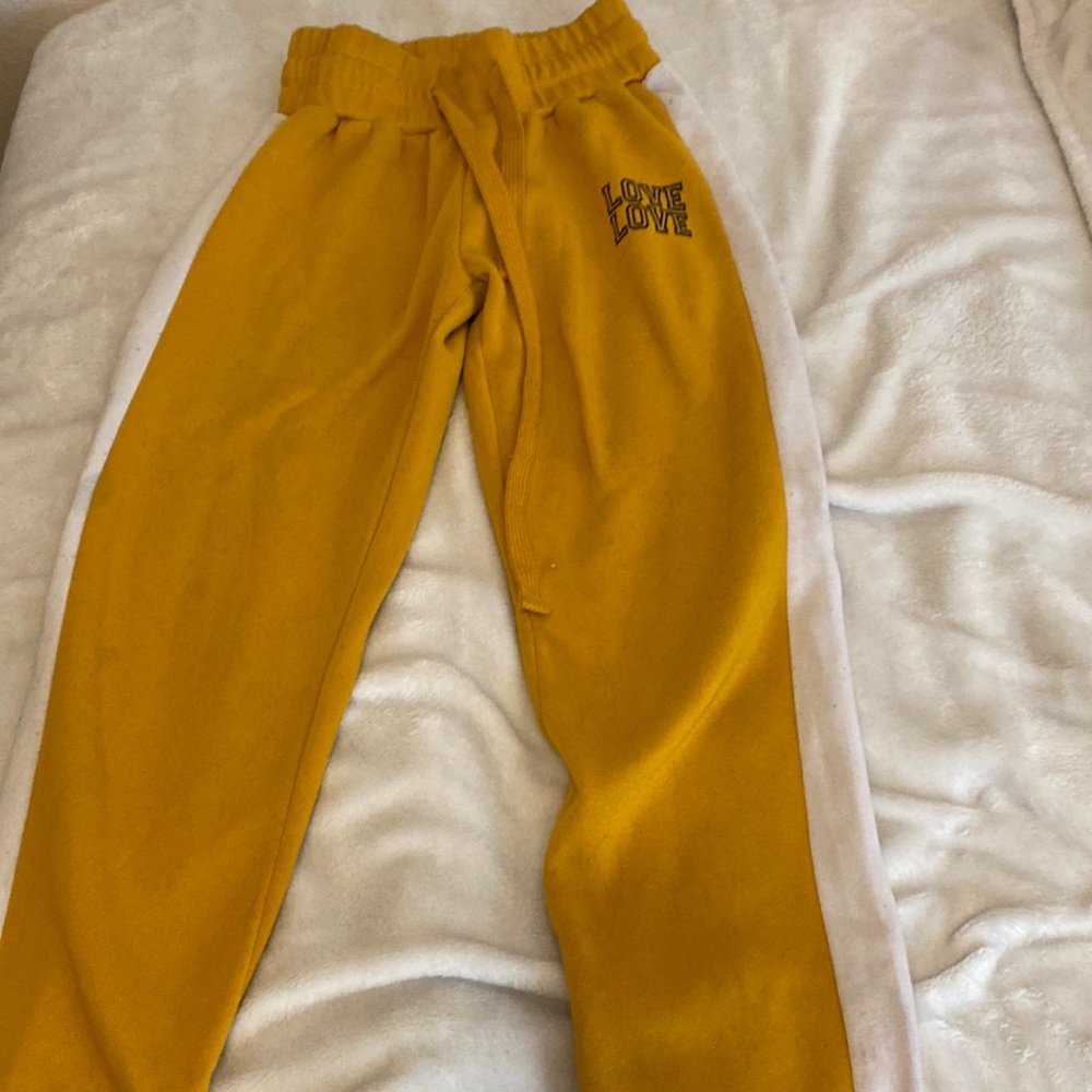 Black,white and yellow jumpsuits very comfortable!